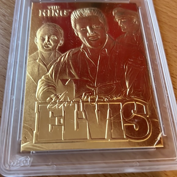 Elvis presley 2010 Merrick Mint Sculpted Gold Card "The King" WCG Graded 10 GEM - Picture 3 of 5